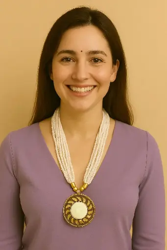 Zeenat Classic Pearl Medallion Necklace